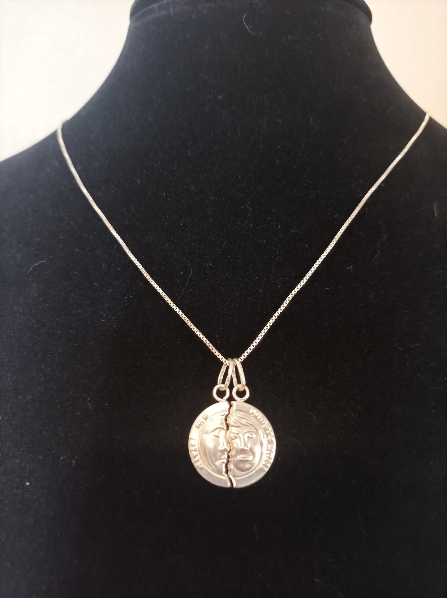 Collar con doble dije para pareja en Plata 925