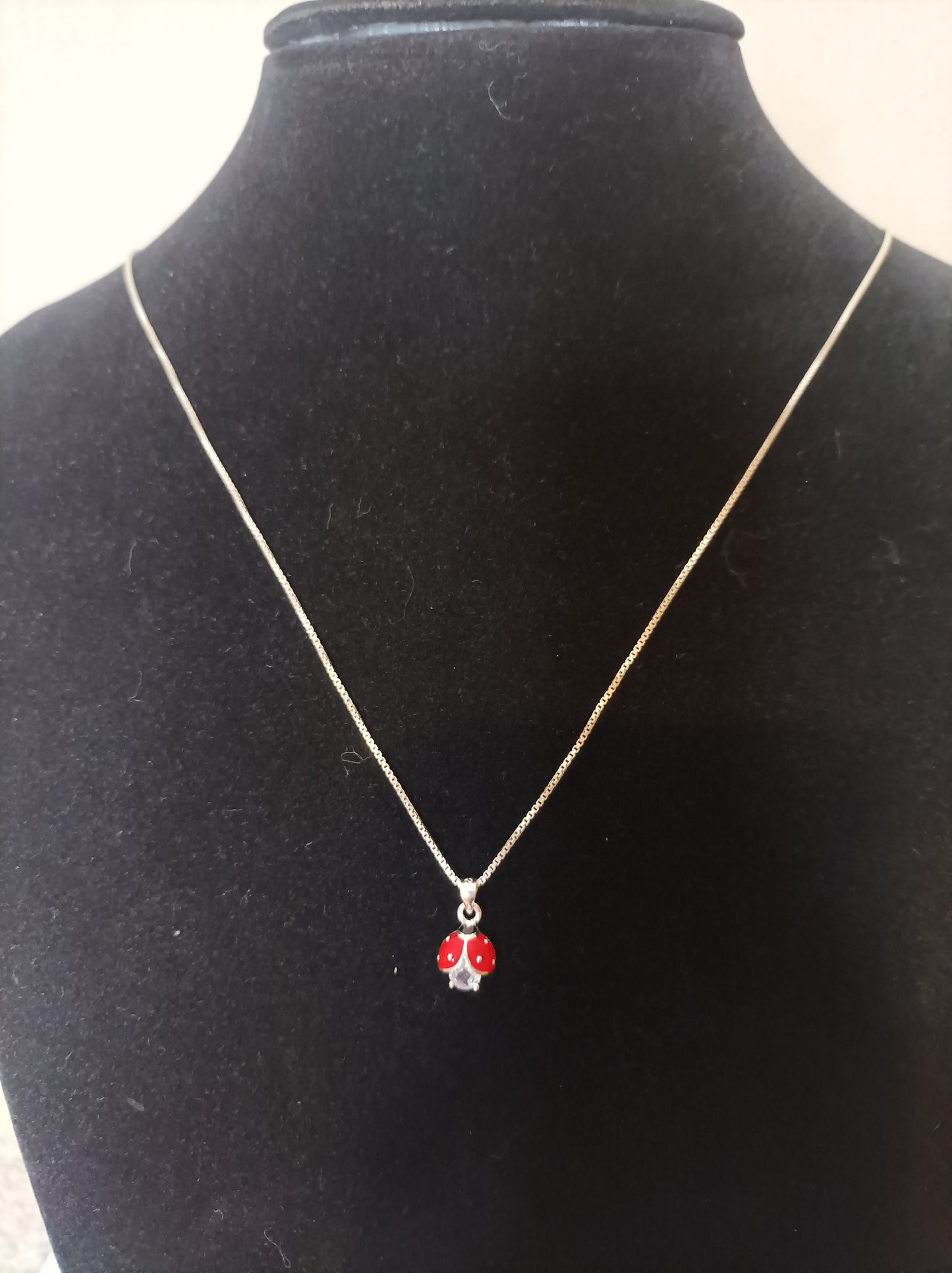 Collar con dije de Mariquita en Plata 925