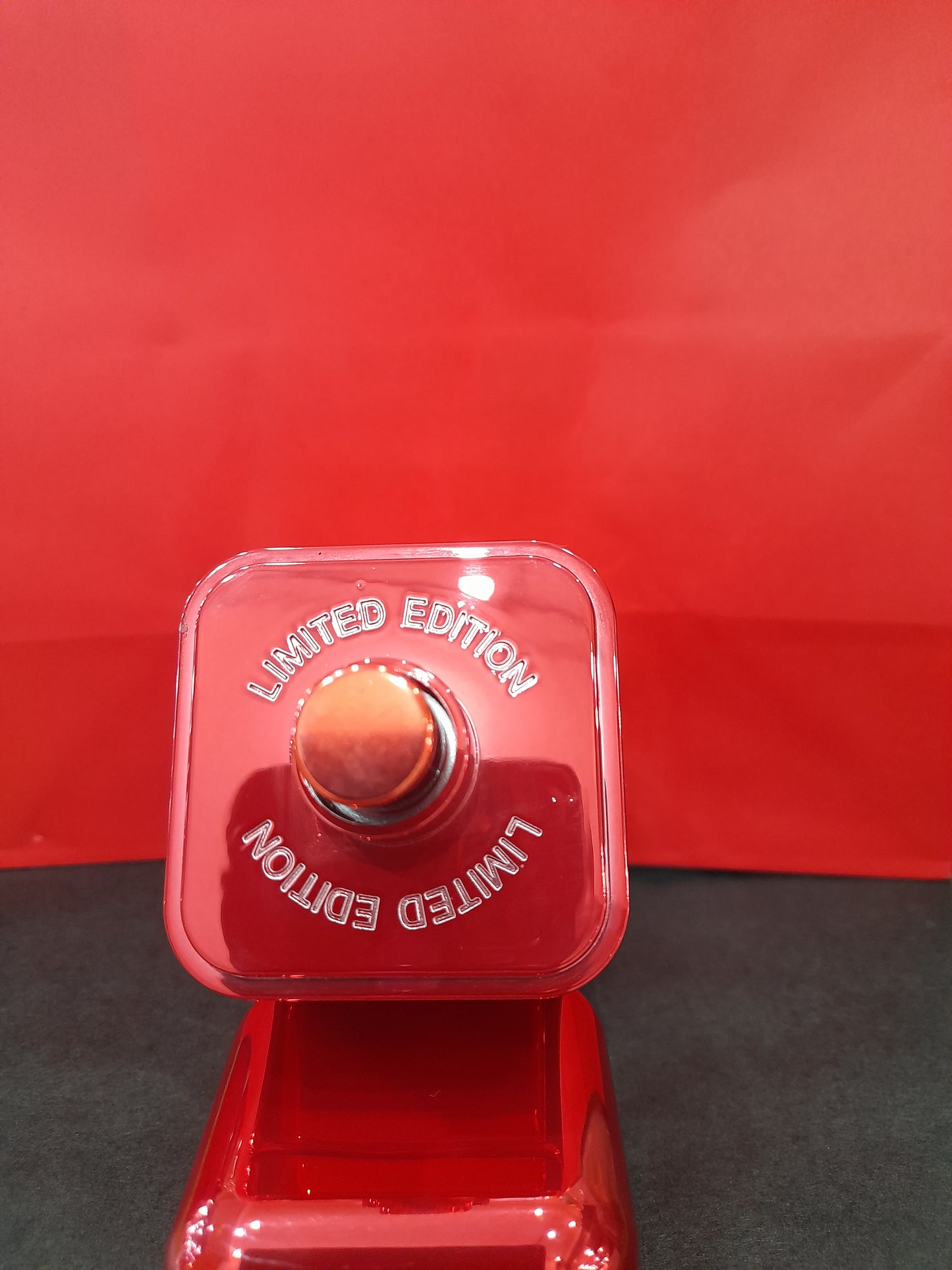 Carolina Herrera (212 VIP Black) Red 100ml EDP