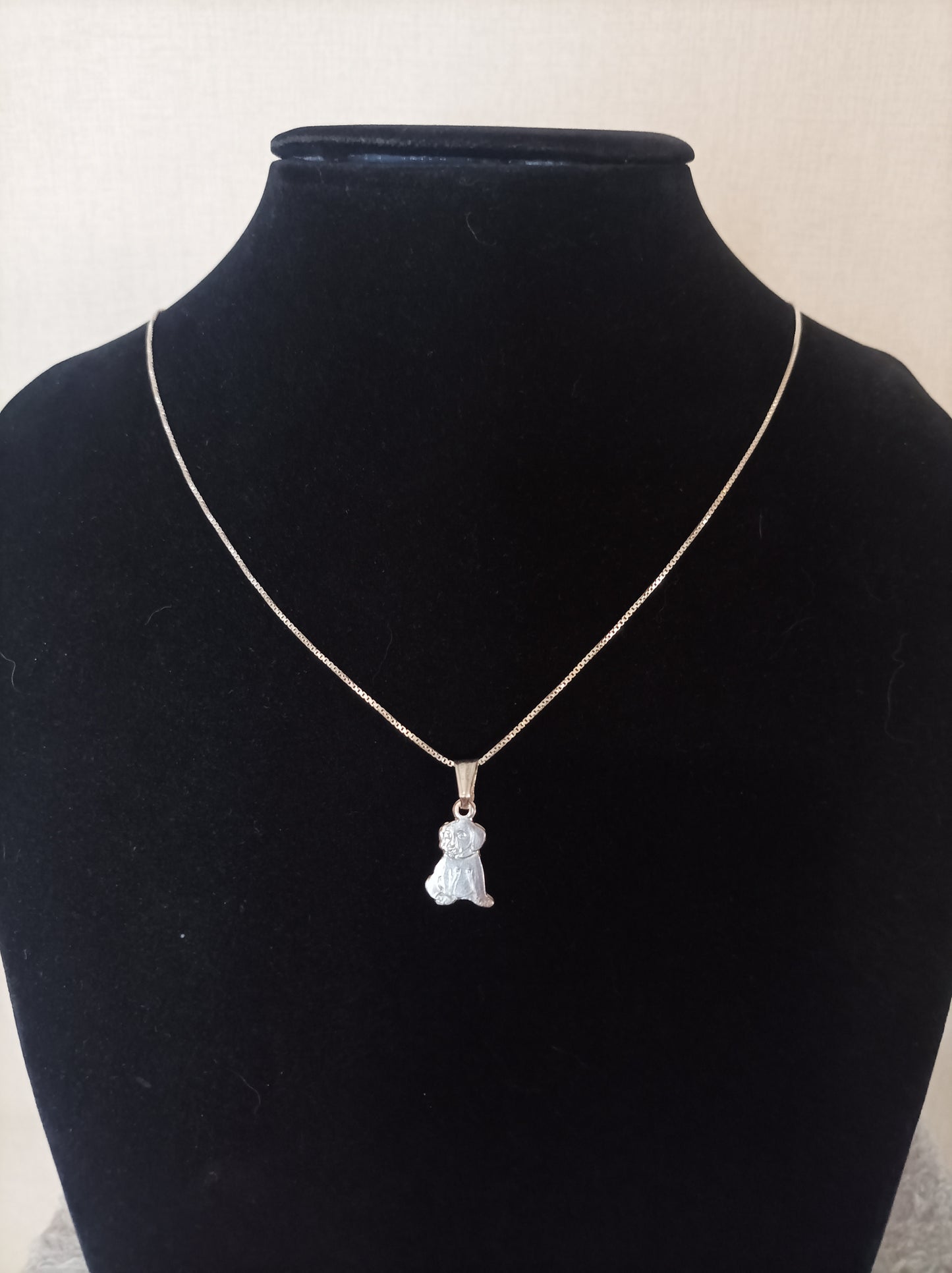 Collar con dije de cachorro en Plata 925