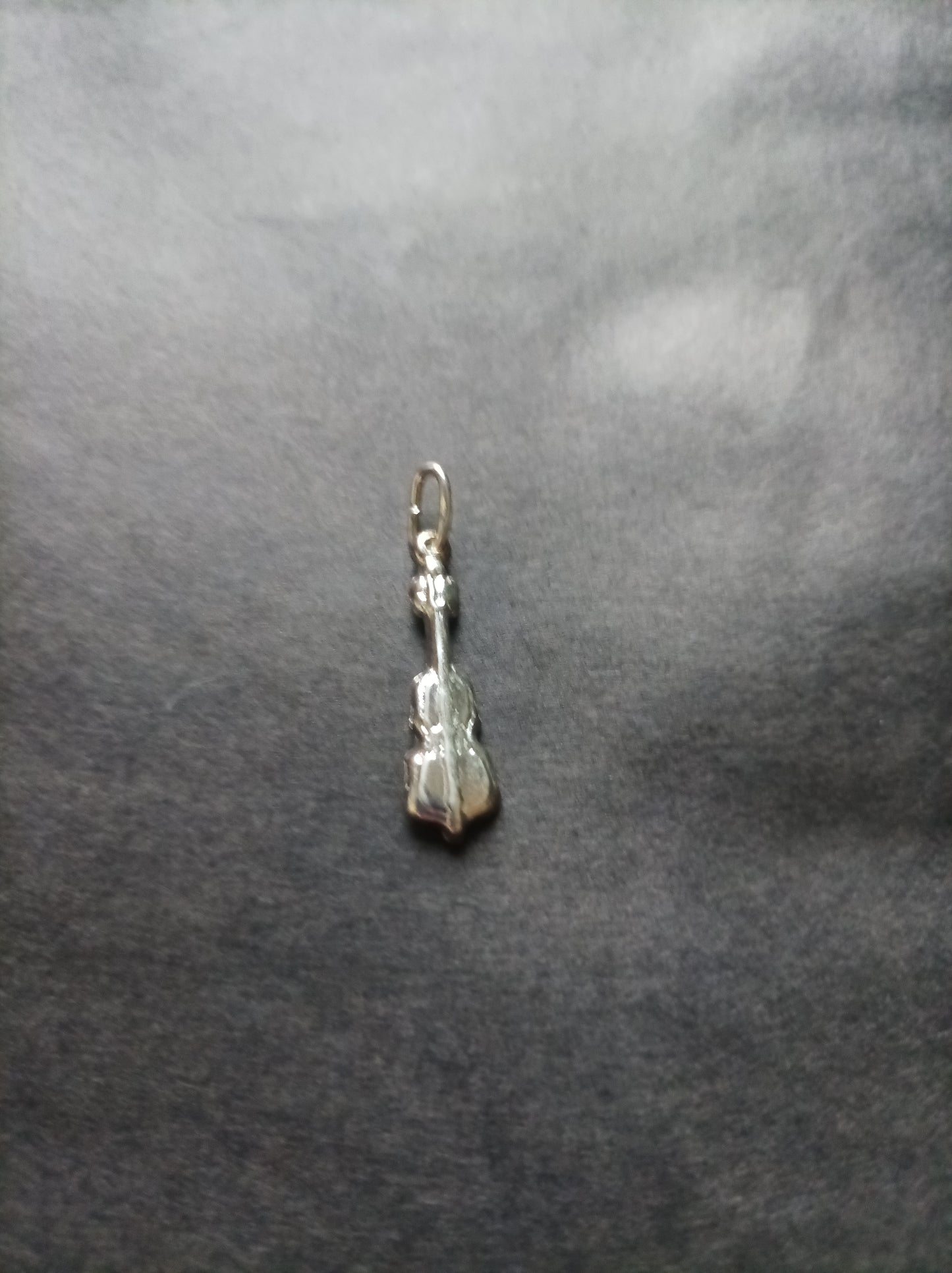 Collar con dije de Bajo en Plata 925
