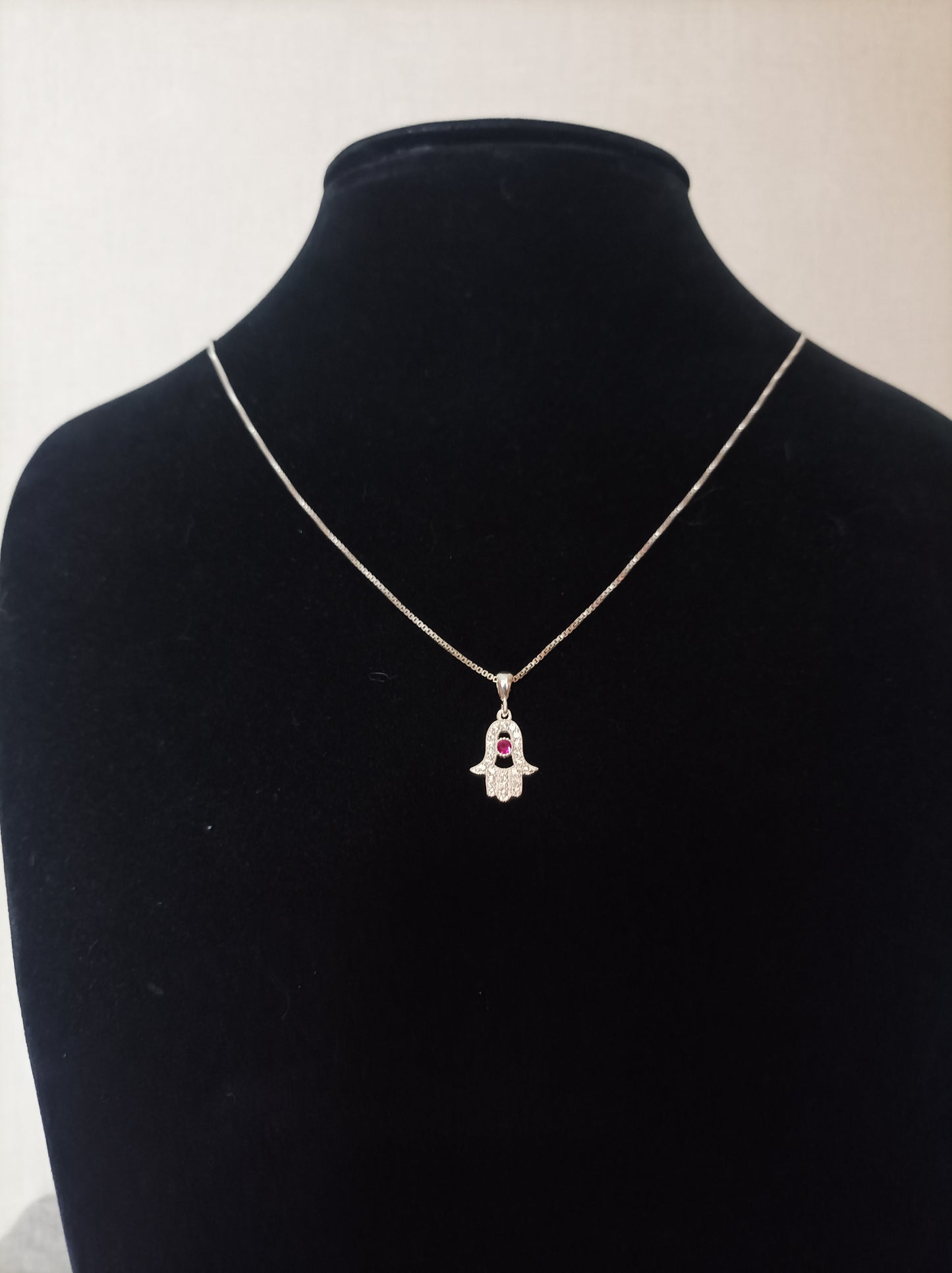 Collar con dije de Mano de Fatima en Plata 925