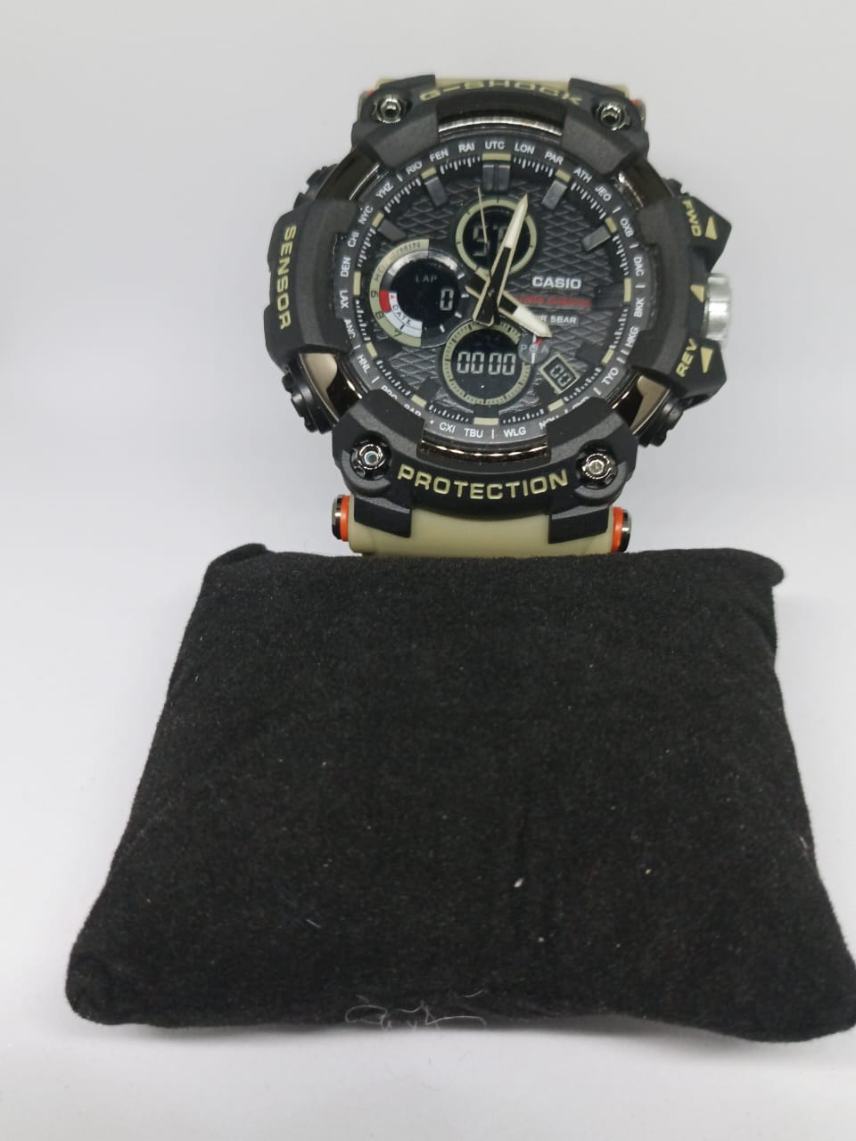 Reloj Deportivo Beige con Negro