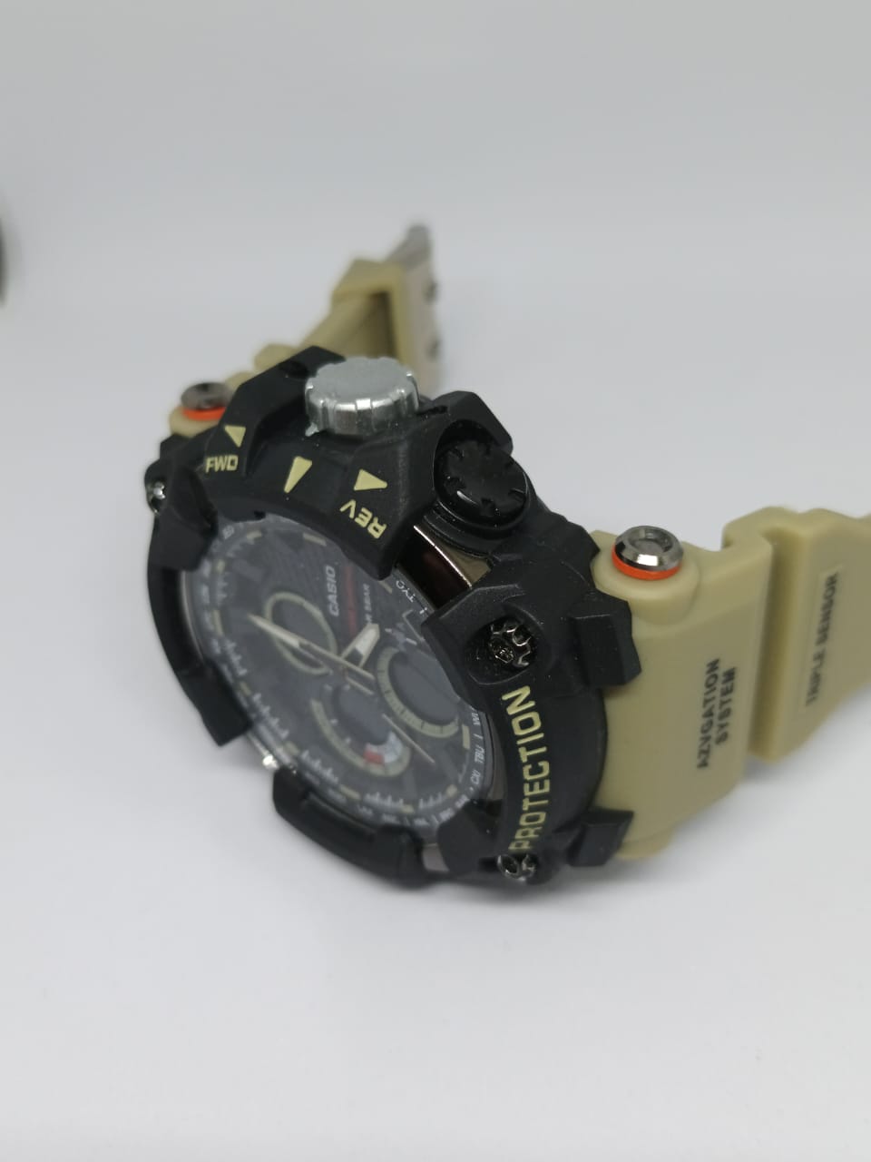 Reloj Deportivo Beige con Negro