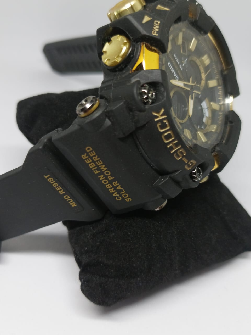 Reloj Deportivo Negro con dorado