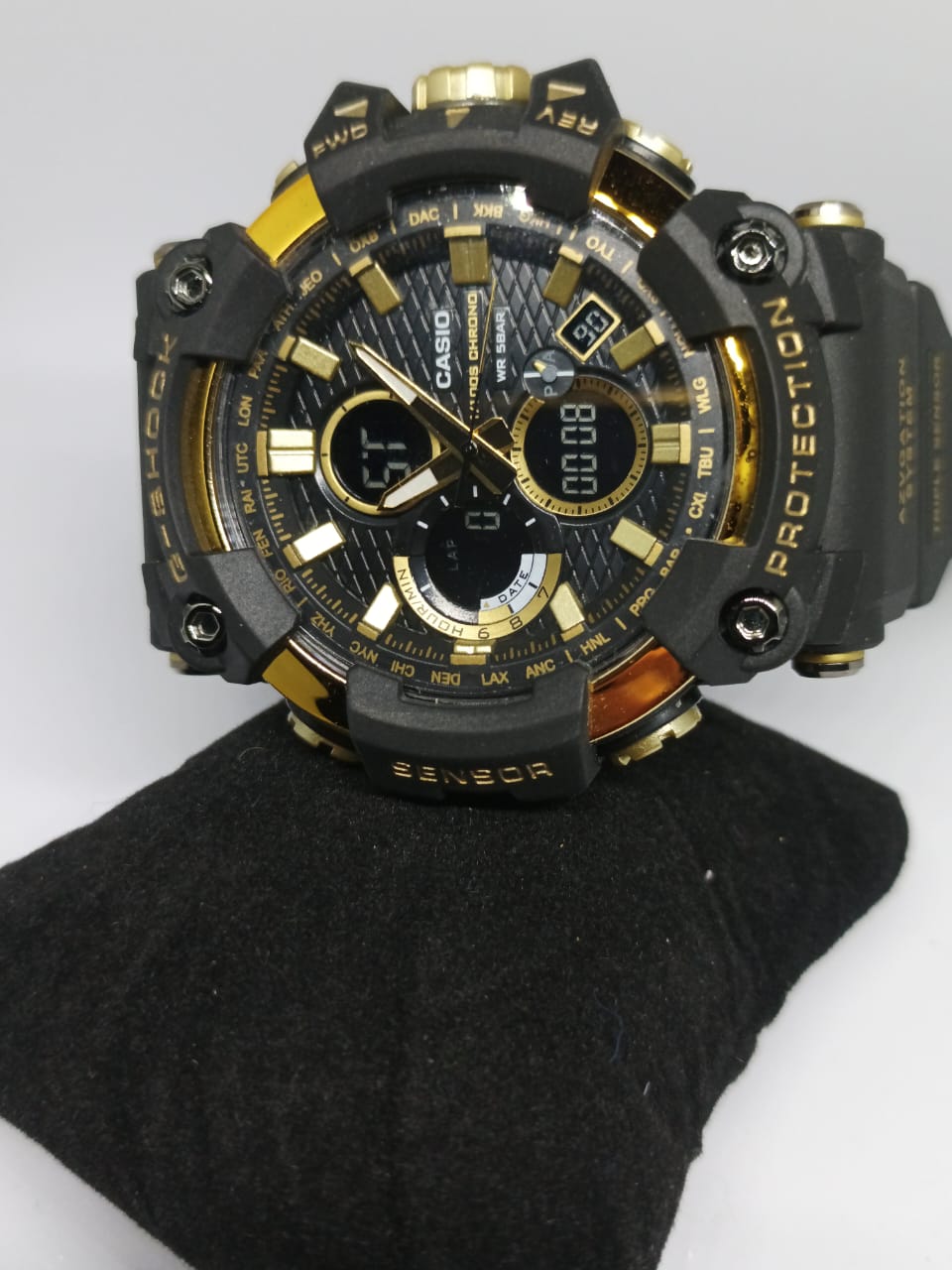 Reloj Deportivo Negro con dorado