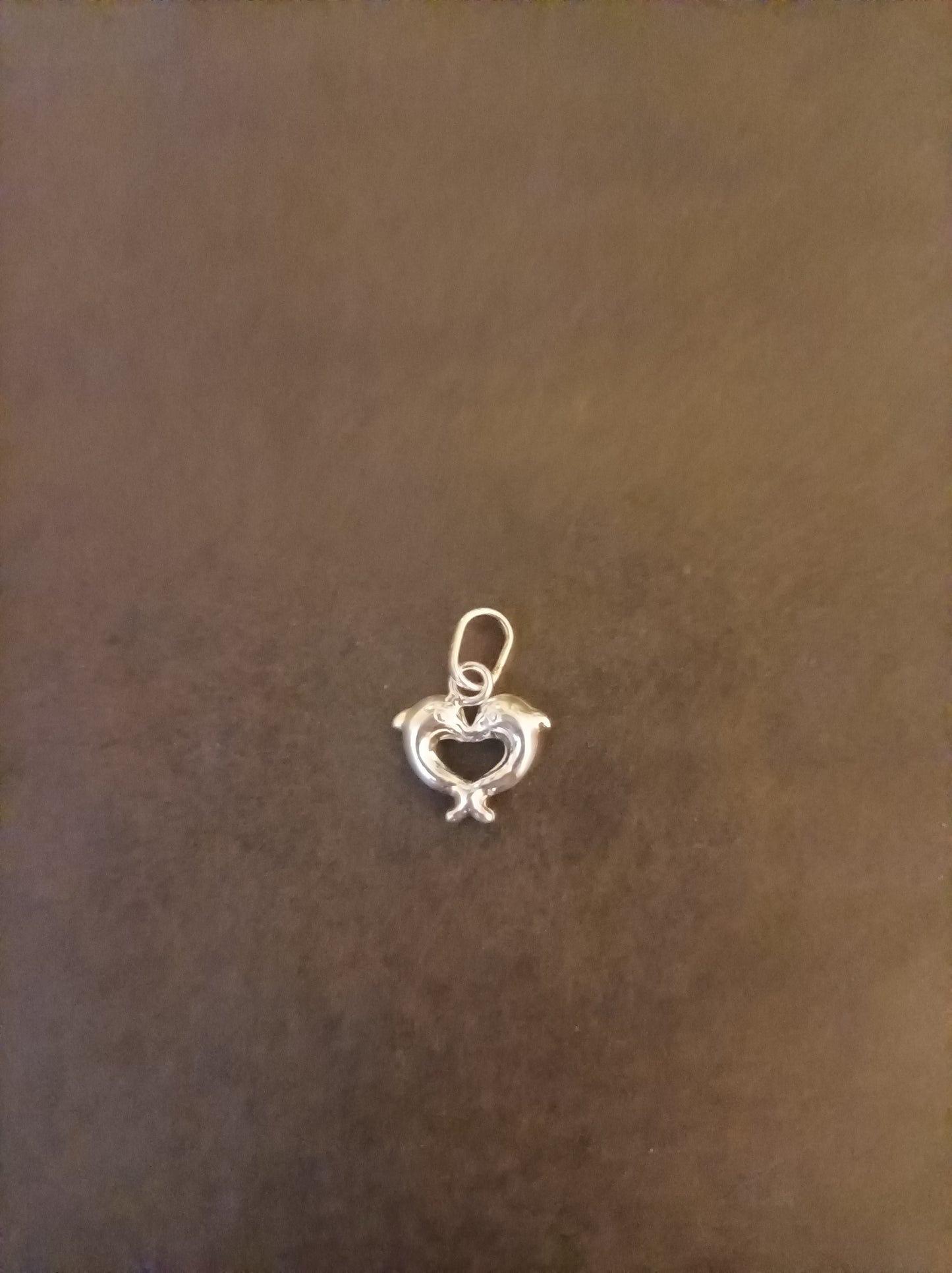 Collar con dije de Delfines  en corazón en Plata 925